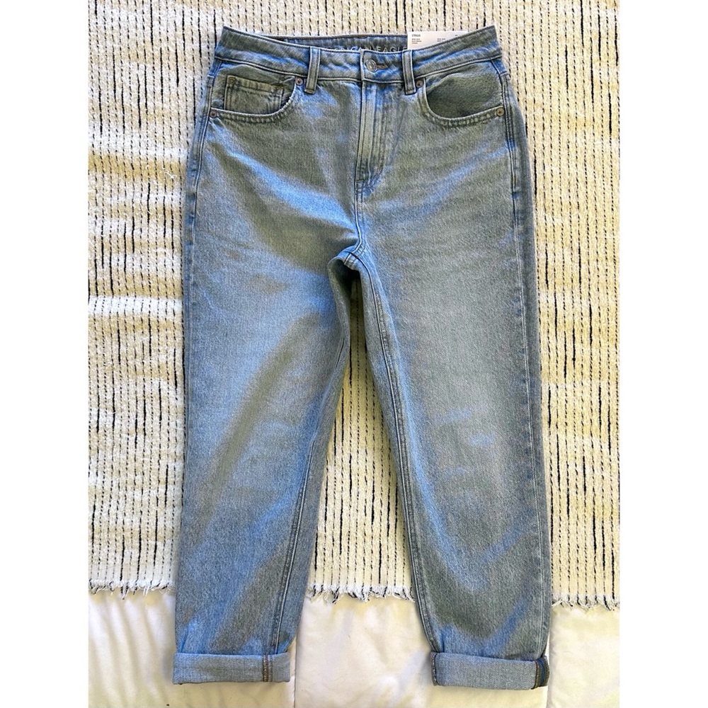 AE Strigid Mom Jean 2 Short Light Blue Breeze Wash NWT - Picture 4 of 10